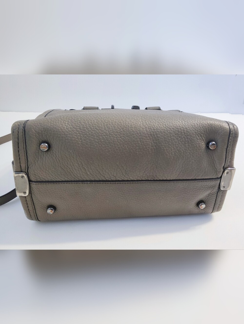 Coach Swagger Pebbled Leather Satchel - Taupe. Pre-owned. 10×7×5. - Picture 5 of 9